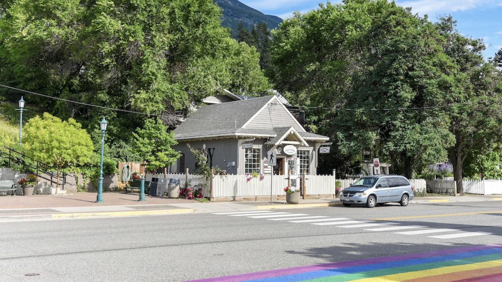 Suncatcher Crafts in Lytton BC before the fire